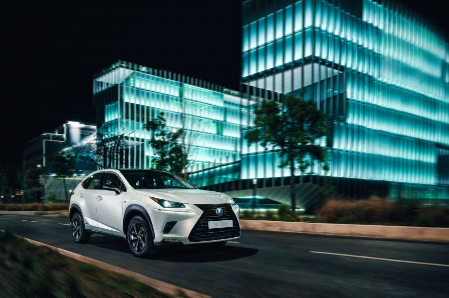 Lexus NX300h Sport 2018 года  (EU) (фото 1 из 7)